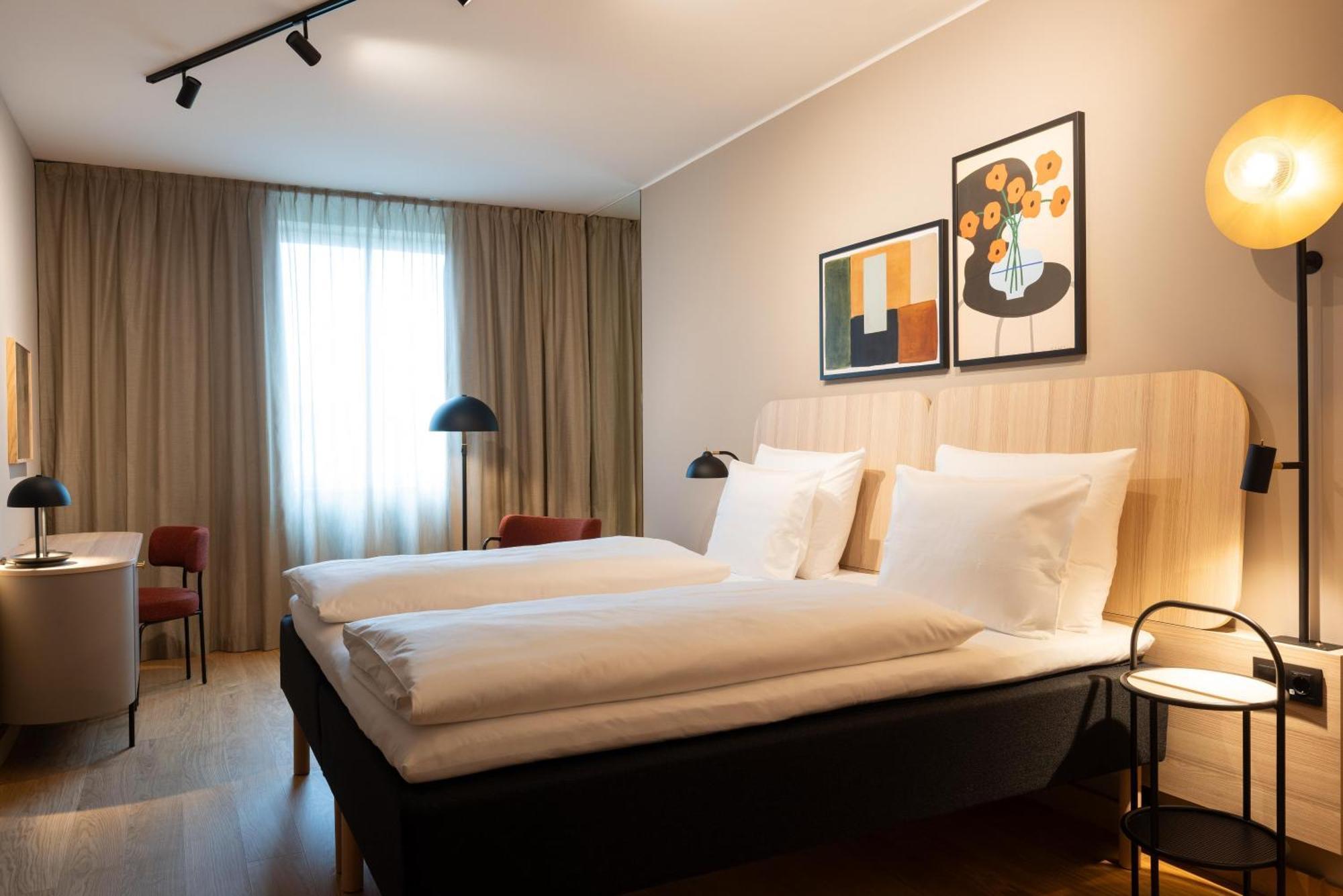 Superior Double Room access to lounge "Living Room"